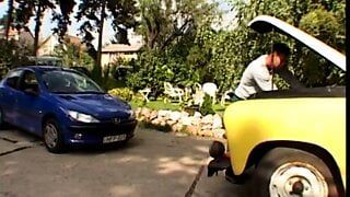 Two mechanics fuck a stupid beautiful brunette in the car